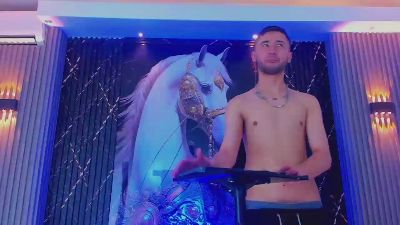 Dominic_Max Live Image