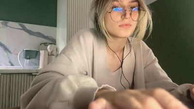 KarenaReinhart Live Image