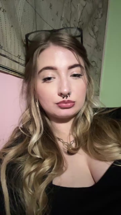 Rosaleejaden Live Image
