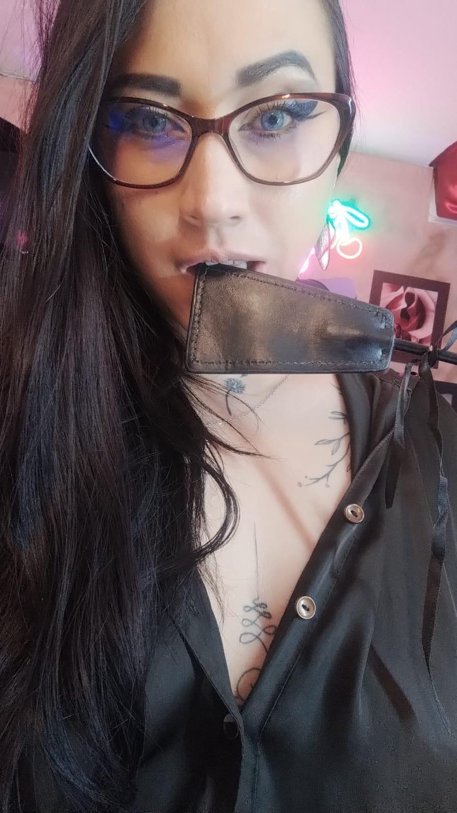 cherry_bombshe4 Live Image