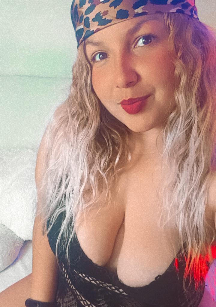 curvy_miranda Live Image