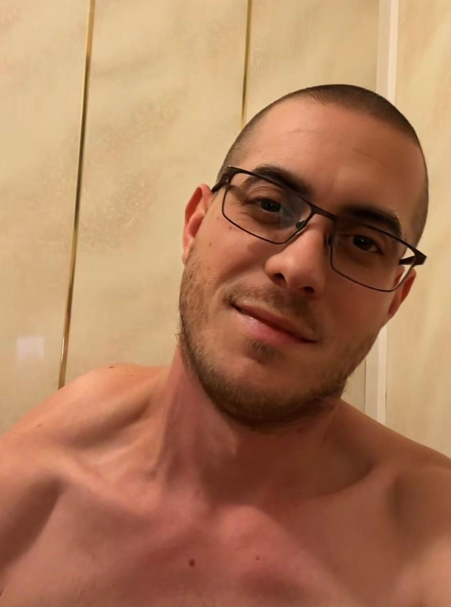 Hotdick00 live from Belgium