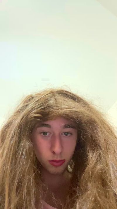 Kaifemboy7 live from United Kingdom
