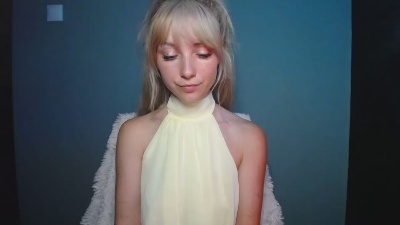 LuciaAdorable live from United Kingdom