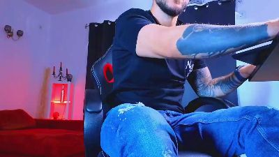 MightyAaronX live from United States