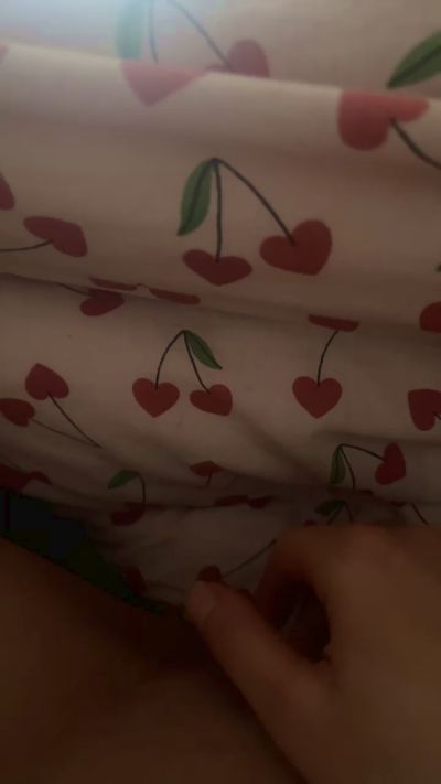 MissStrawberry live from France