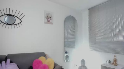 Missvaleriew live from Colombia
