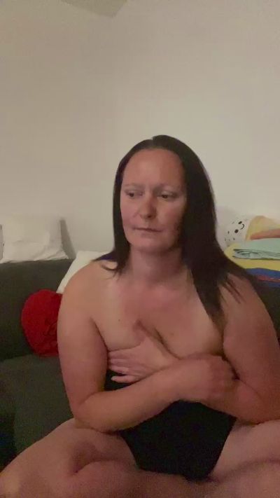 Nadine1990 live from Germany