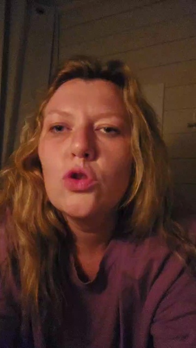 Naturalmomma420 live from Canada