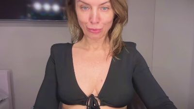 RachelDoll live from United Kingdom
