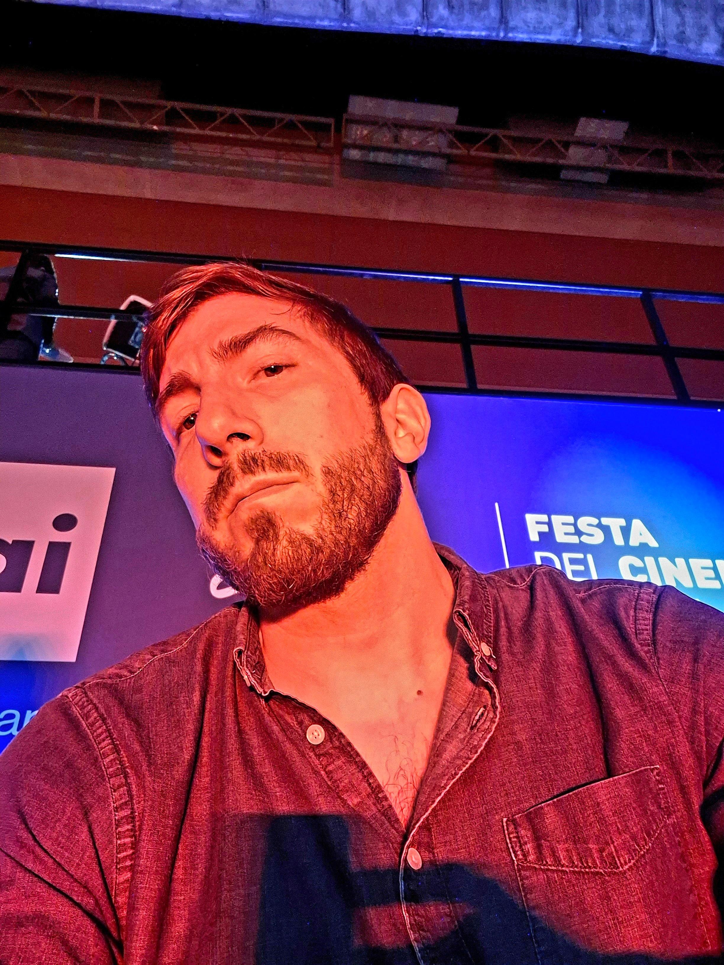 Robi8787 live from Italy