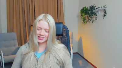 ShakiaBurkes live from United States