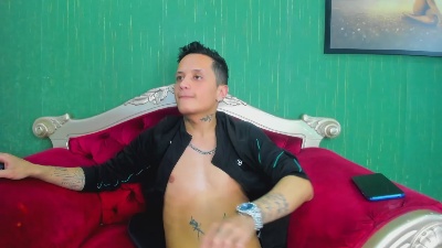 SkinnyZeth live from Colombia