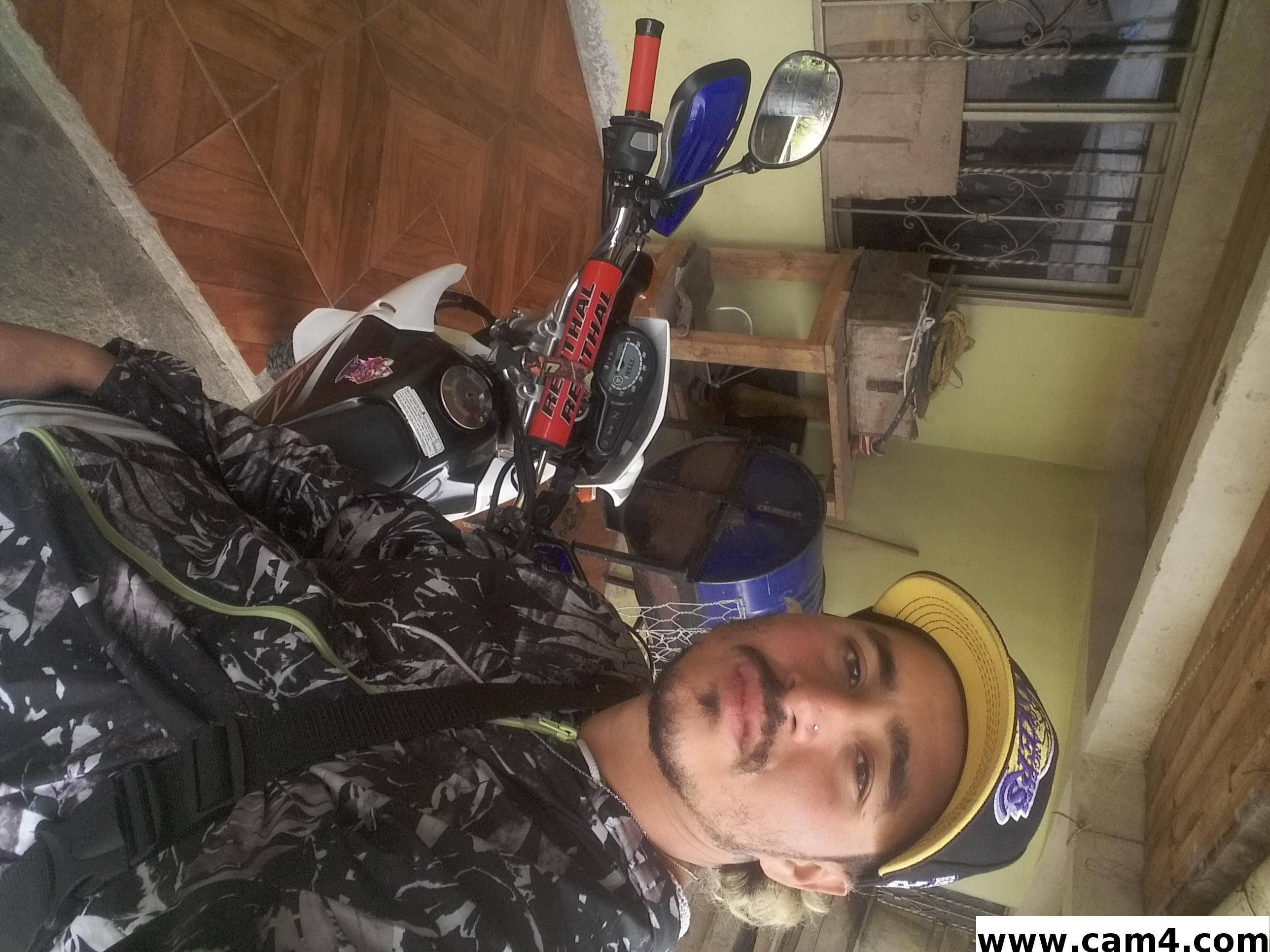 emilio263 live from Colombia