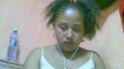hollyhhot live from Madagascar