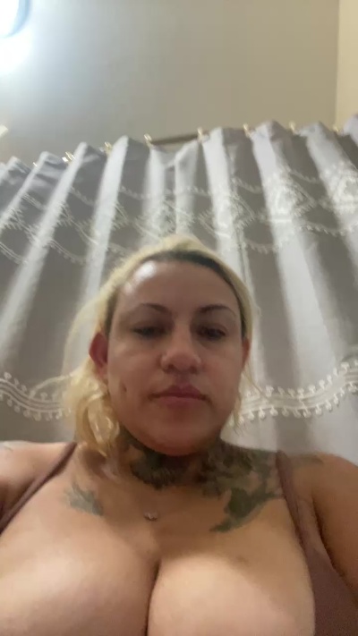 maria2281 live from United States