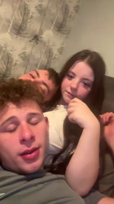 ronron561 live from United Kingdom